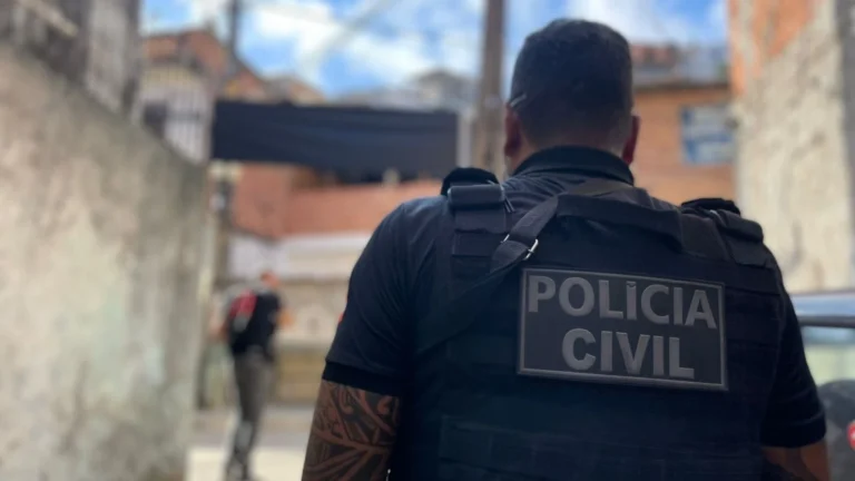 Filhos morrem carbonizados após mãe deixá-los sozinhos em casa na BA
