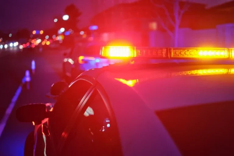Menino de 3 anos morre após ser esquecido por 12 horas dentro de carro