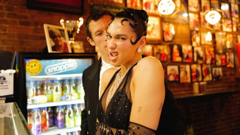 Dua Lipa e Callum Turner se casam em Londres, diz jornal
