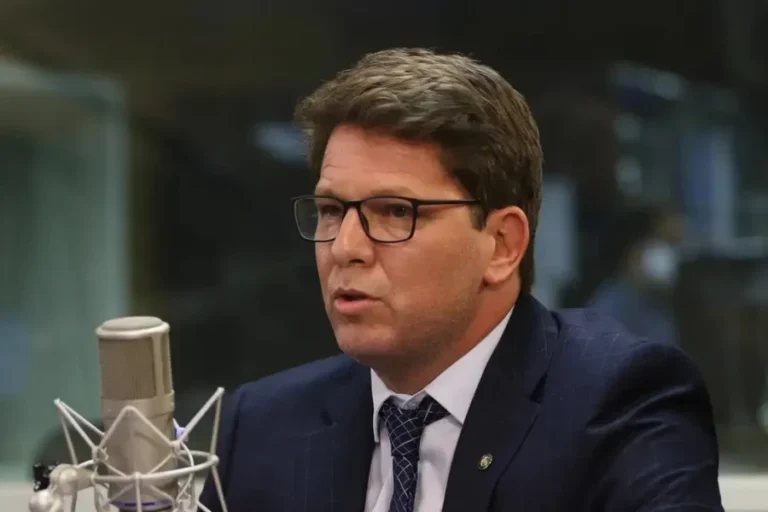 Mario Frias diz não ter “um centavo” de Vorcaro em filme de Bolsonaro