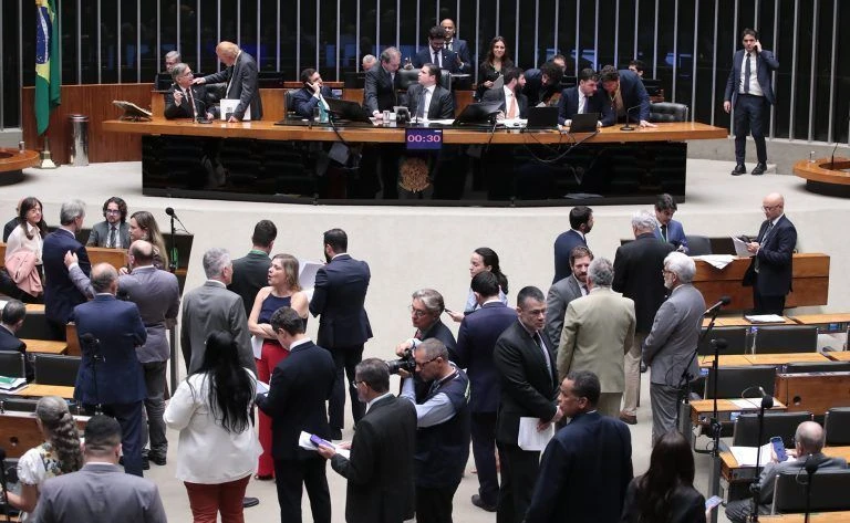 Fim da 6×1: Veja como votou cada deputado na Câmara