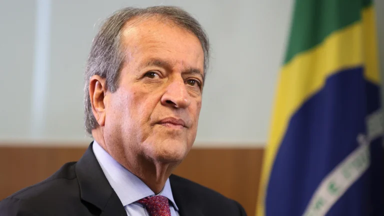 Presidente do PL diz que Flávio foi a Vorcaro atrás do restante do dinheiro