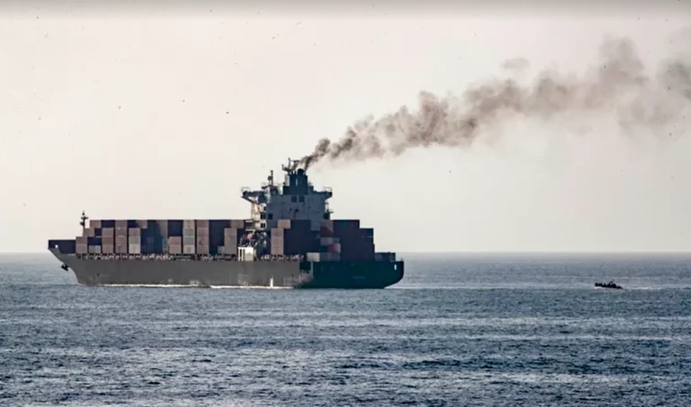 EUA apreendem navio iraniano e transferem 22 tripulantes para o Paquistão