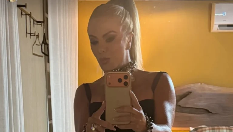 Poliana Rocha viraliza na web com maquiagem em festa da neta de Leonardo