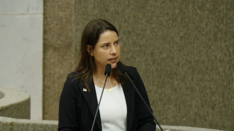 Direita monitora Raquel para tentar conquistar palanque para Flávio em PE