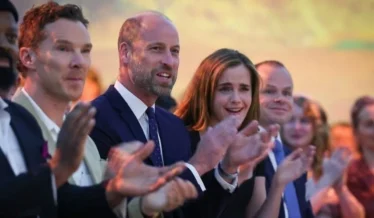 Emma Watson faz aparição inusitada em evento com Príncipe William; veja