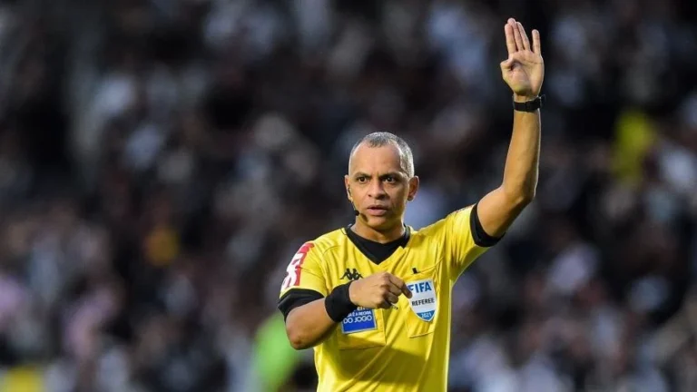 Quem é o árbitro brasileiro que apitará abertura da Copa e é famoso na web