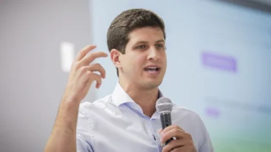 Aliados de João Campos veem ganho mútuo com apoio de Lula