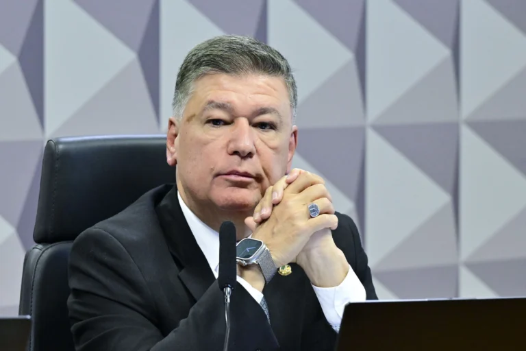 Fim da 6×1 sem ouvir empresários é decisão populista, diz senador