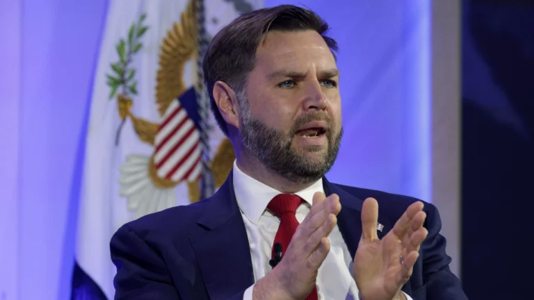 Irã terá benefícios se cumprir termos de acordo com os EUA, diz Vance à CNN