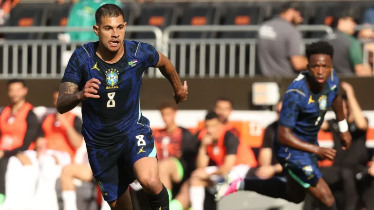 Seleção: Bruno Guimarães exalta meio com Paquetá e avalia troca de sistema