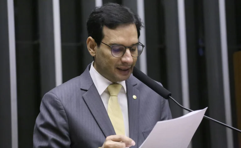 Fim da 6×1: relator apresenta novo parecer a líderes nesta terça (16)