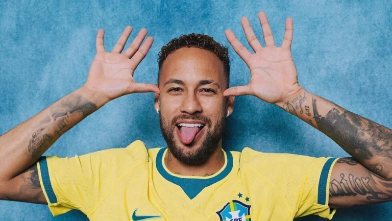 Zagueiro escocês se diz “confortável” em enfrentar Neymar: “Sem problemas”