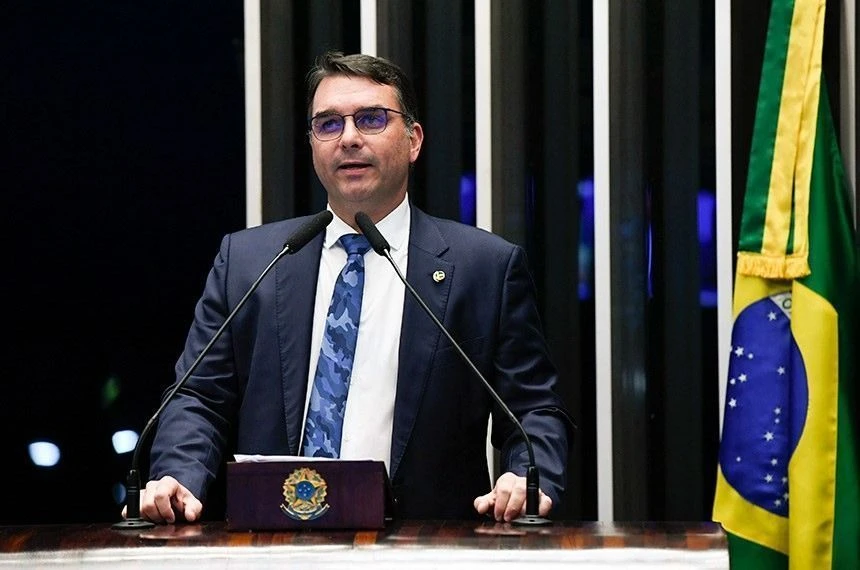 Waack: Efeito pesquisa se inverte e prejudica Flávio Bolsonaro