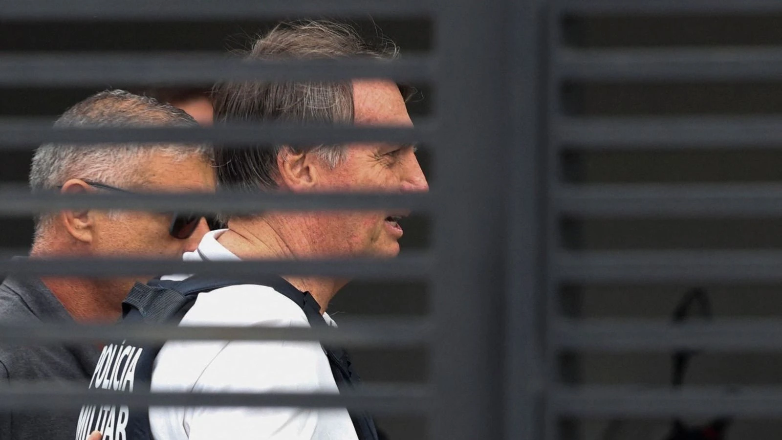 Relatório médico de Bolsonaro aponta aumento de crises de soluço