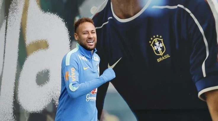 Neymar treina em dia de jogo e acompanhará a estreia da Seleção na Copa