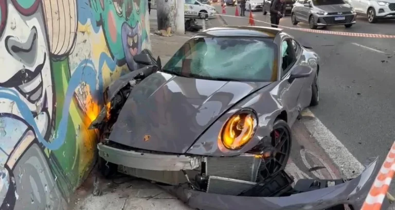 Vídeos mostram acidente com Porsche de Fábio Giga em São Paulo; veja