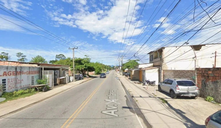 Mulher morre baleada dentro de van na zona Oeste do Rio