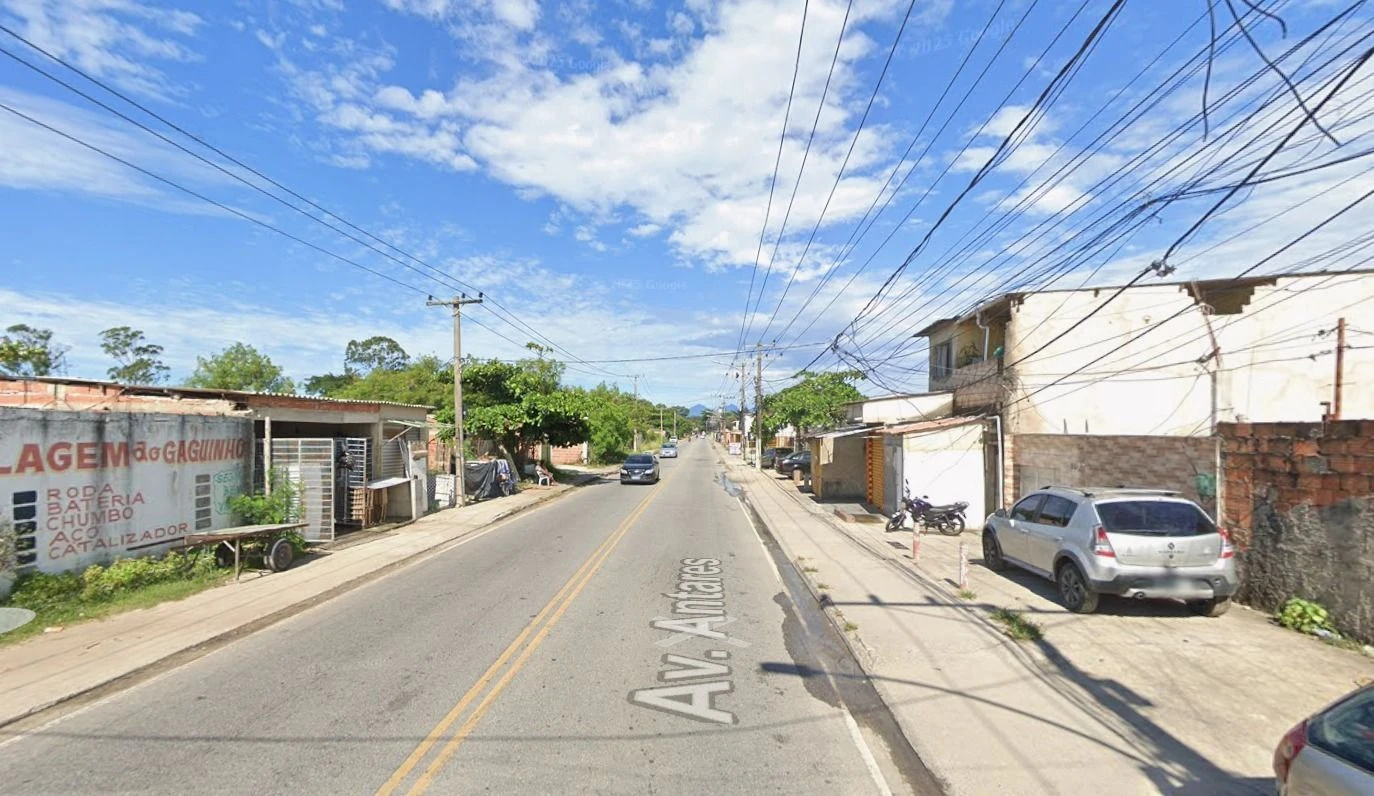 Mulher morre baleada dentro de van na zona Oeste do Rio
