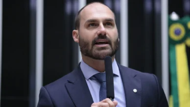 PGR pede condenação de Eduardo Bolsonaro por coação no STF