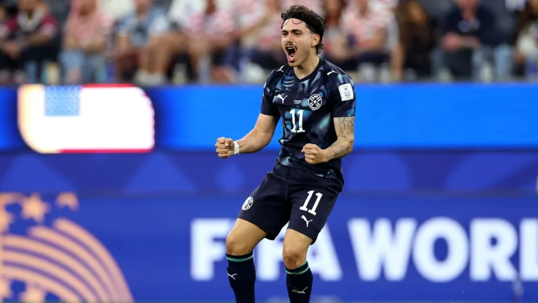 Maurício, do Palmeiras, faz seu primeiro gol pelo Paraguai contra os EUA