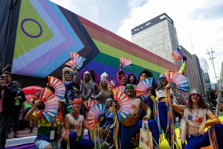 Qual foi o maior público da Parada de SP? Compare com outros países