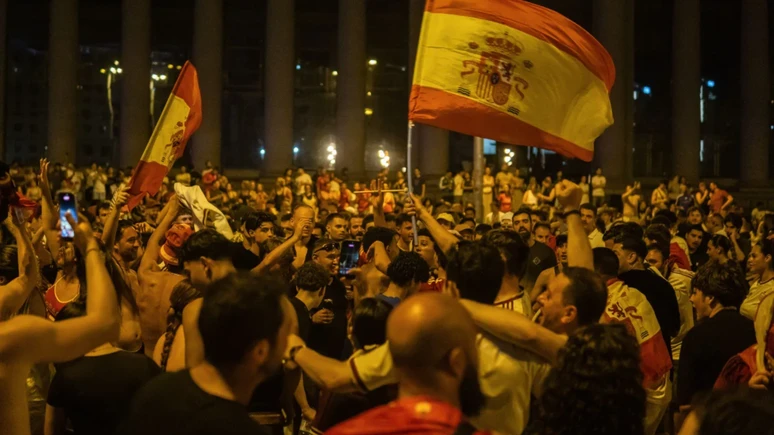 Garoto de 13 anos morre durante comemoração da Espanha pelo título na Copa do Mundo