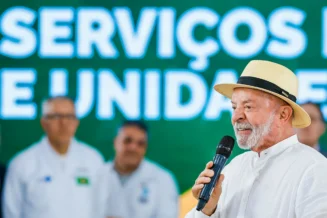 Lula defende financiar pesquisas com verbas 'por fora do arcabouço fiscal'