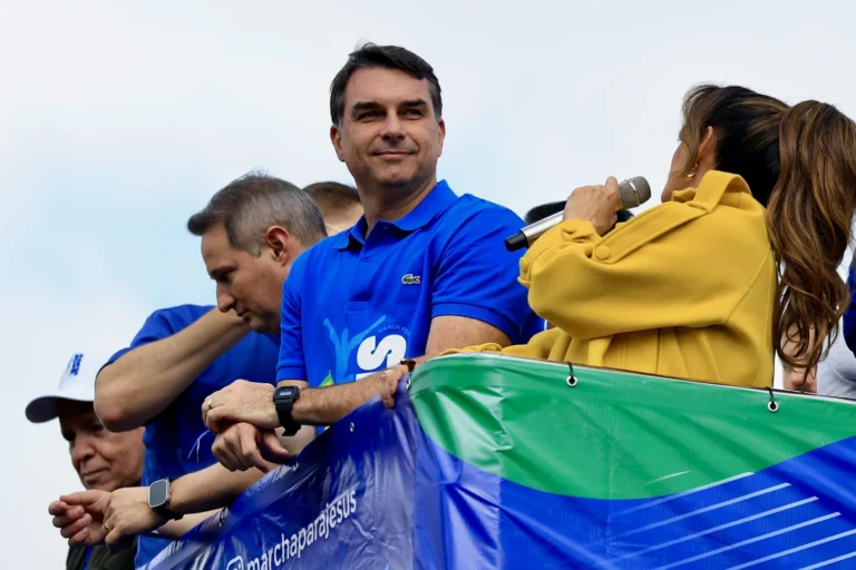 Após crise com Michelle, Flávio participa de evento do PL no Ceará