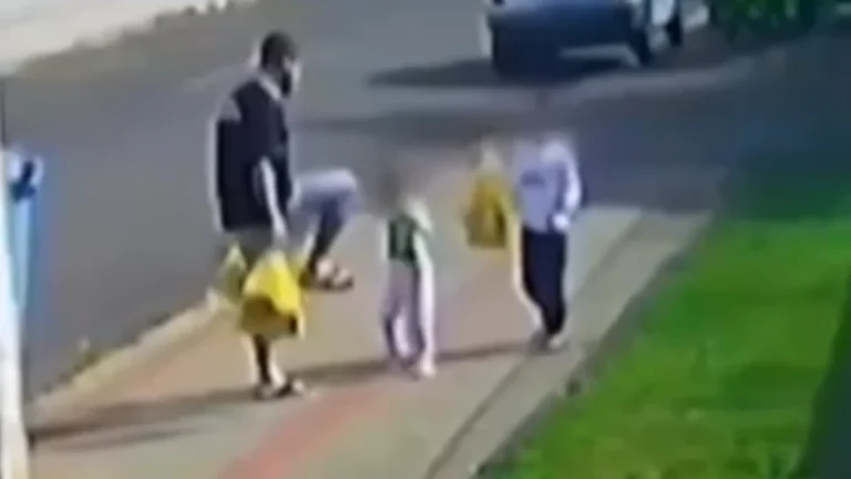 O que você faria ao ver uma criança sendo agredida pelo próprio pai?