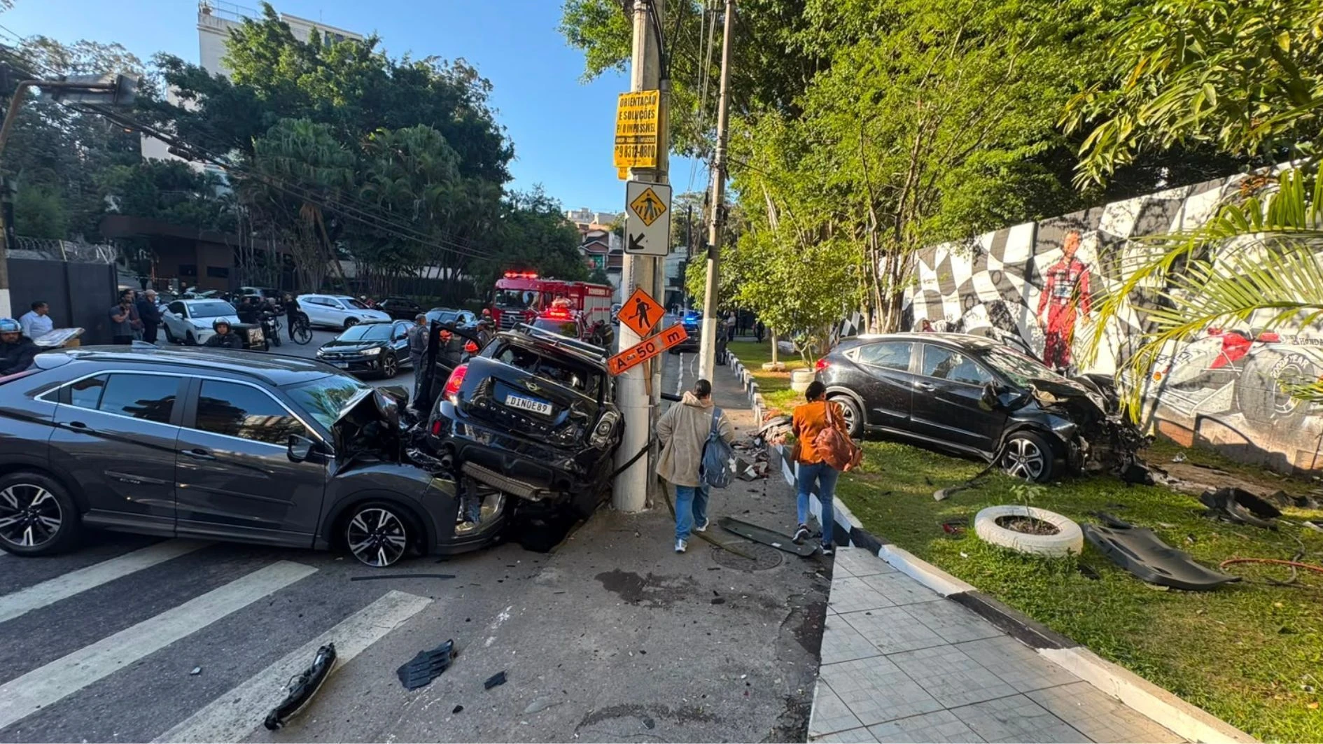 Colisão entre veículos deixa dois feridos na zona Sul de São Paulo