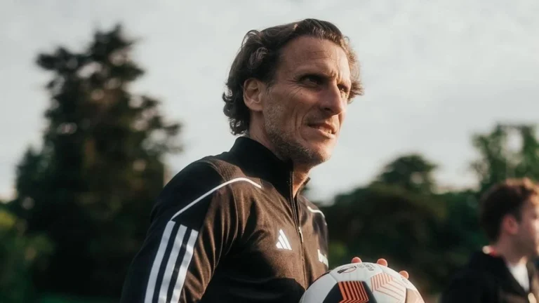Diego Forlán assume como técnico interino do Uruguai após saída de Bielsa
