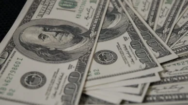 Dólar recua a R$ 5,10 com conflito no Oriente Médio no radar