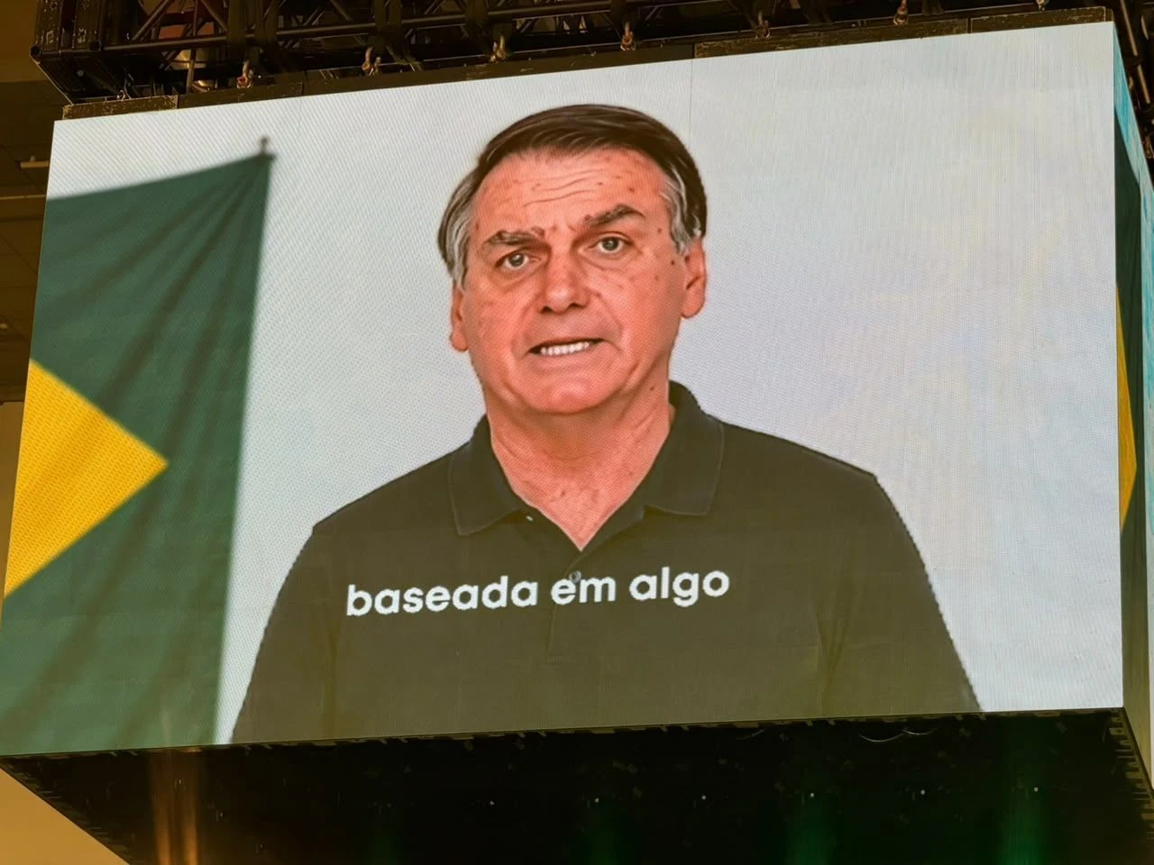 Estudamos a legislação antes de usar vídeo de Bolsonaro por IA, diz Flávio
