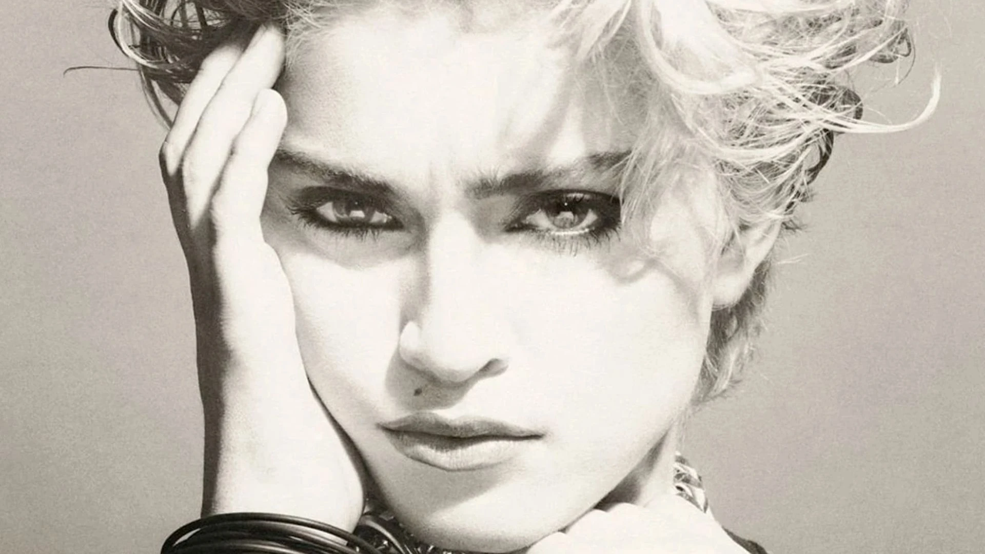 Álbum de estreia de Madonna completa 43 anos; relembre os hits