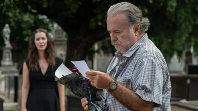 Beijo, flores e túmulo: entenda mistério que movimenta 