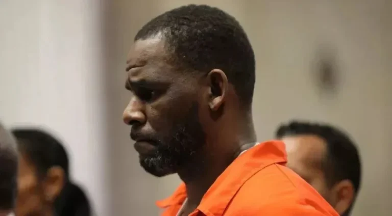Produtor condenado R. Kelly pede que Trump altere sua pena de 30 anos