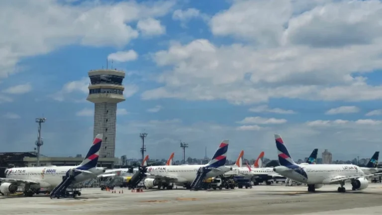 Mais de 80 voos foram afetados em aeroportos de SP e RJ por ventania