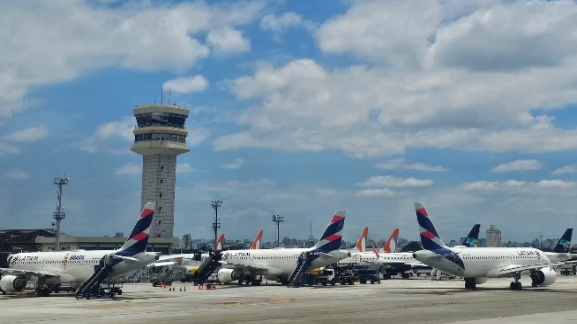 Mais de 80 voos foram afetados em aeroportos de SP e RJ por ventania