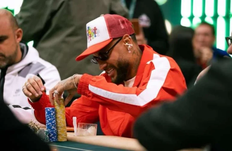 Após críticas, Neymar posta fotos jogando pôquer e ironiza: ‘A vida é uma piada’