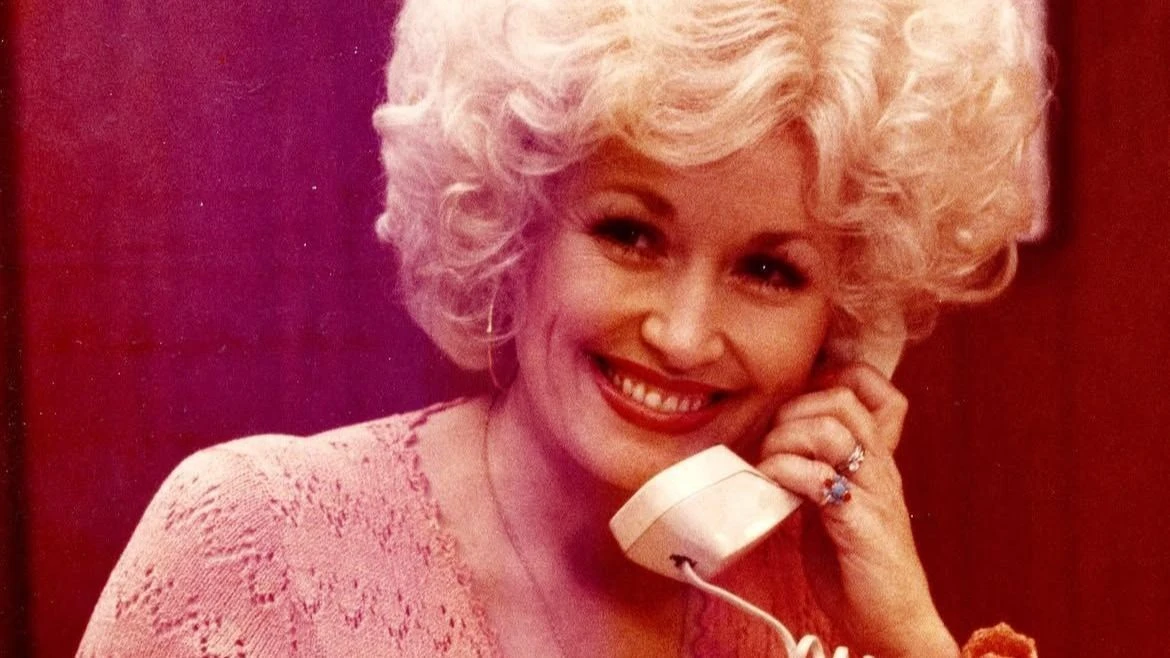 A morte de Parton ocorre pouco mais de um ano após a de seu marido