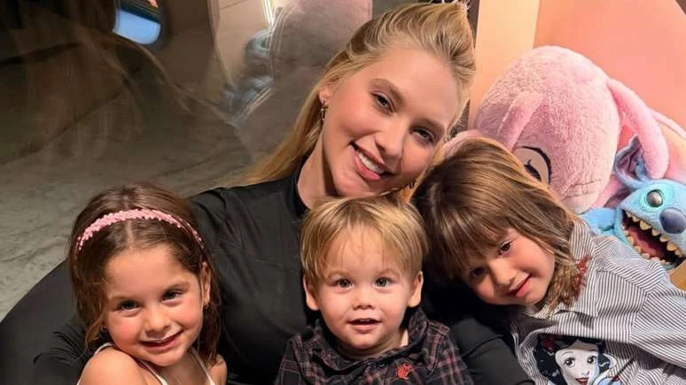 Virginia revela estado de saúde das duas filhas após cirurgia: 'Cuidado'