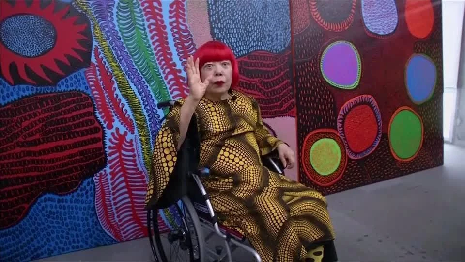 Yayoi Kusama, renomada artista plástica japonesa, morre aos 97 anos