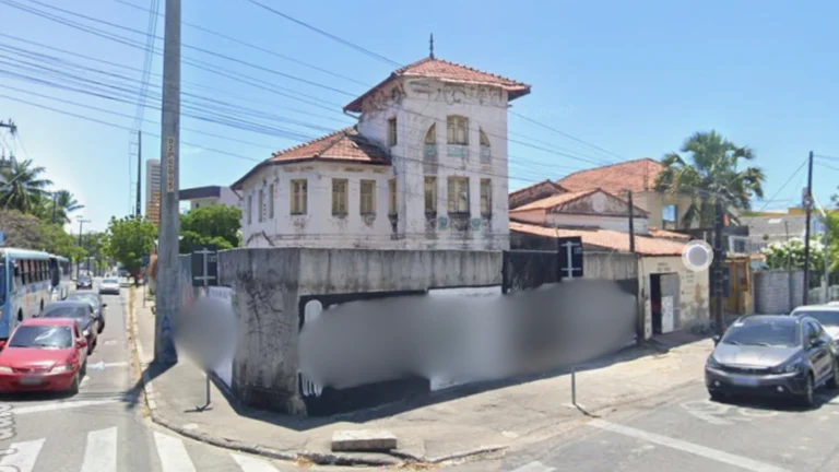 Justiça do CE determina reparos em imóvel histórico ameaçado de desabamento