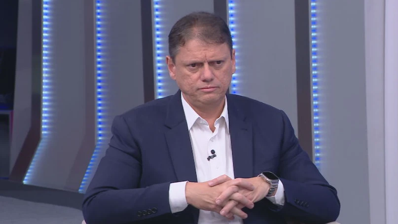 À CNN, Tarcísio afirma que Sabesp sofre 