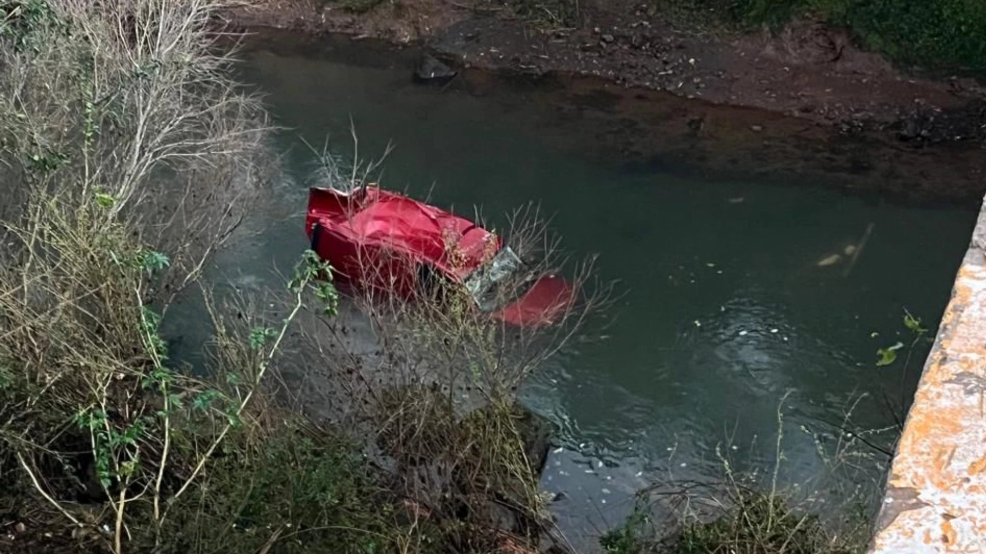 Pai e filho são presos suspeitos de matar mulher e fingir acidente de carro