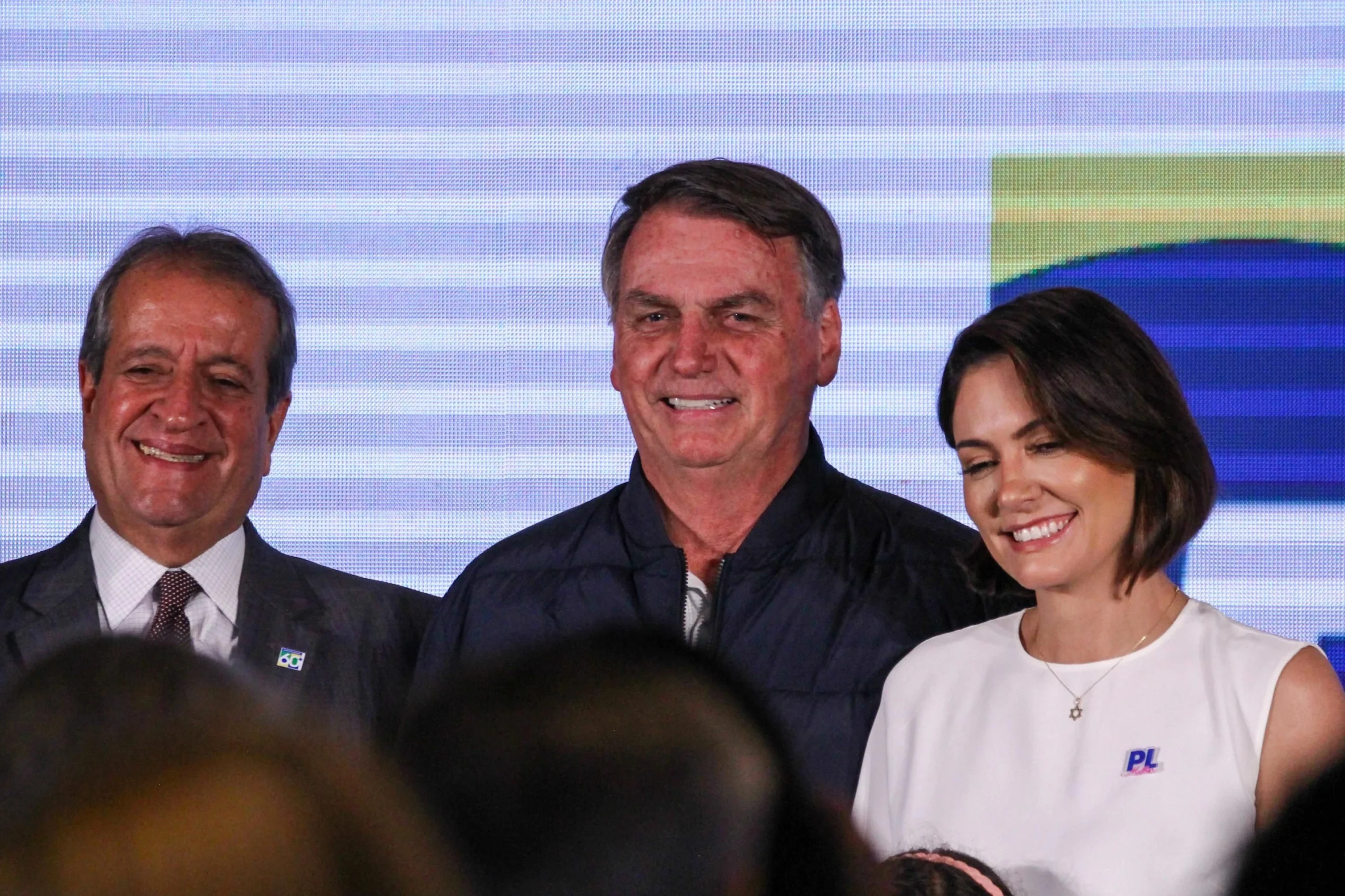 Bolsonaro pede visita de irmã para exames médicos de Michelle