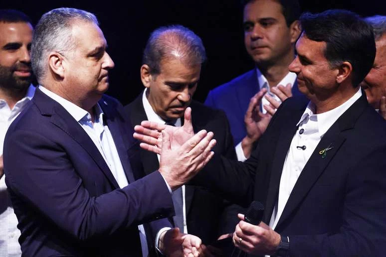 Vice de Flávio Bolsonaro foi denunciado por estupro de vulnerável e investigado por desvio de verbas