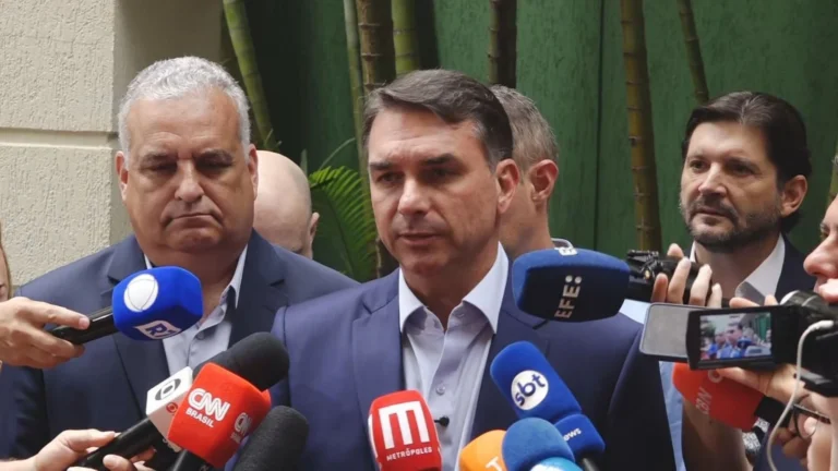 Flávio encontra ministro de Bukele e fala em reforma no sistema prisional