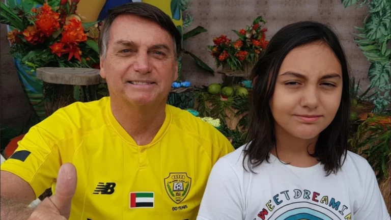 Moraes autoriza professor a dar aulas particulares à filha de Bolsonaro